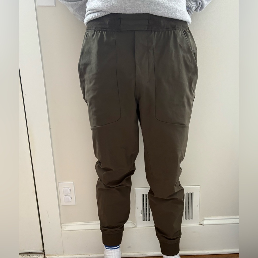 Lululemon men’s olive green joggers skinny size medium